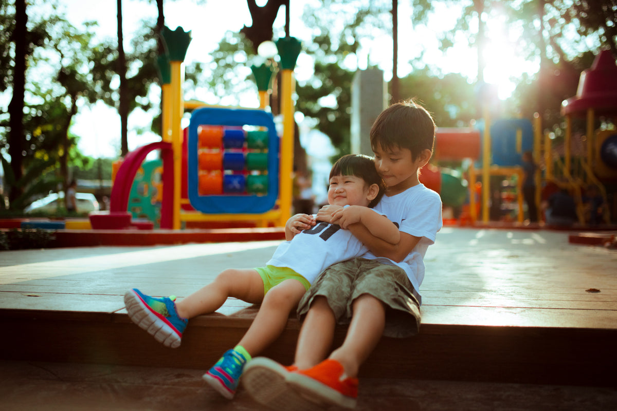 Digital Balance:  Helping Kids Navigate Screen Time and the Real-World